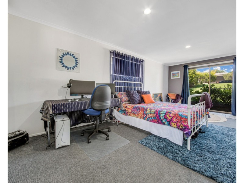 17 Mycumbene Way, Glen Eden QLD 4680