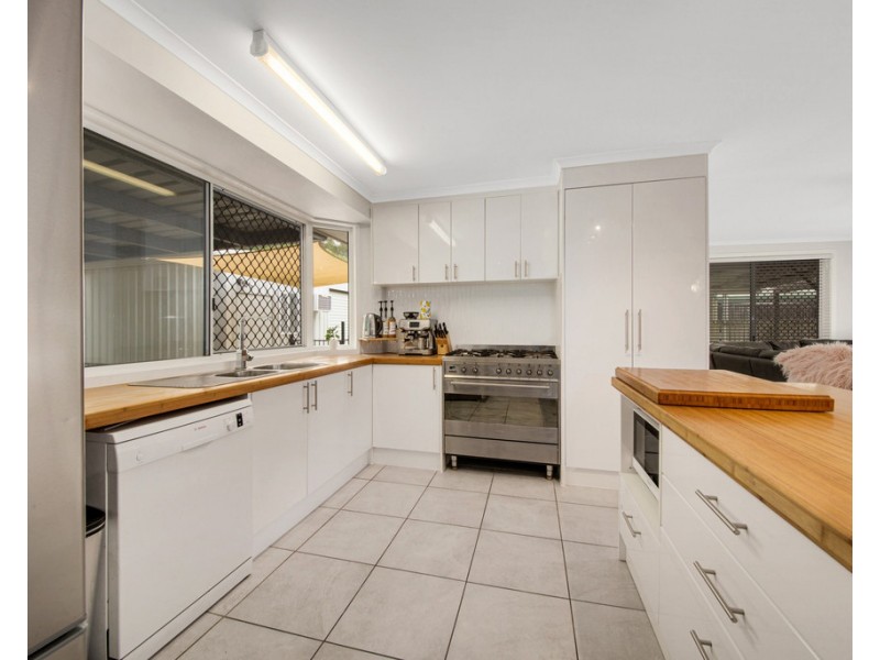 18 Woollybutt Street, New Auckland QLD 4680