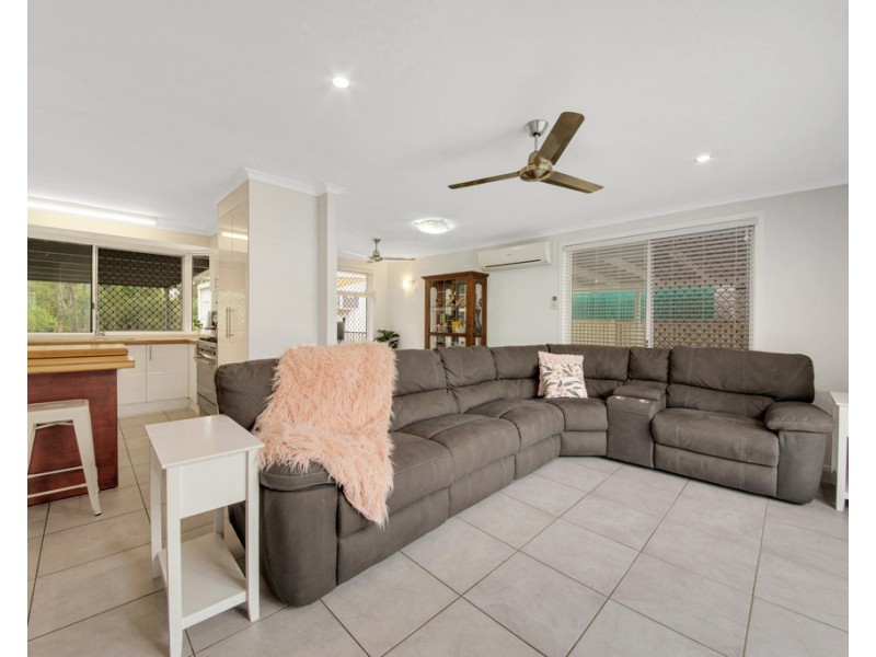 18 Woollybutt Street, New Auckland QLD 4680