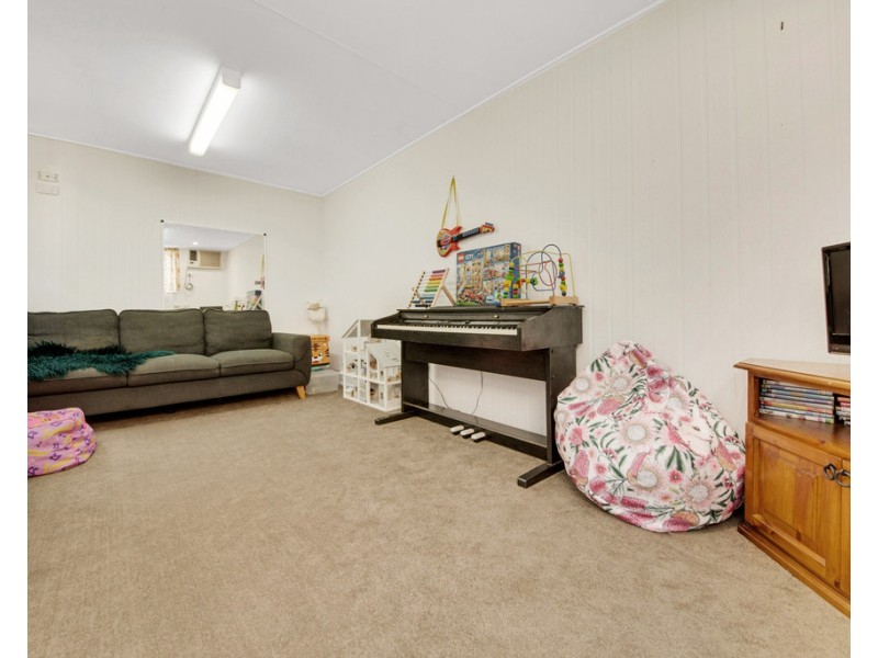 18 Woollybutt Street, New Auckland QLD 4680