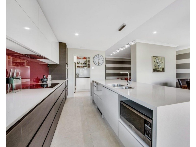 21 CASTLE TOWER TERRACE, New Auckland QLD 4680