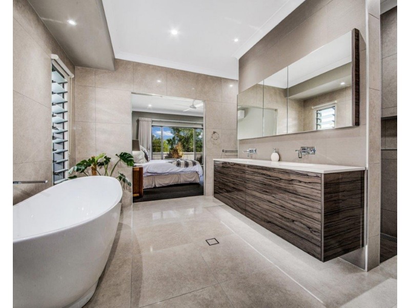 21 CASTLE TOWER TERRACE, New Auckland QLD 4680