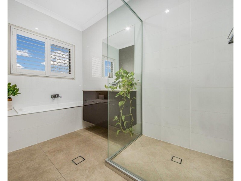 21 CASTLE TOWER TERRACE, New Auckland QLD 4680
