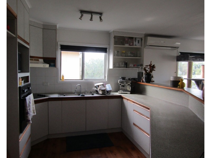 35 ROSSELLA STREET, West Gladstone QLD 4680