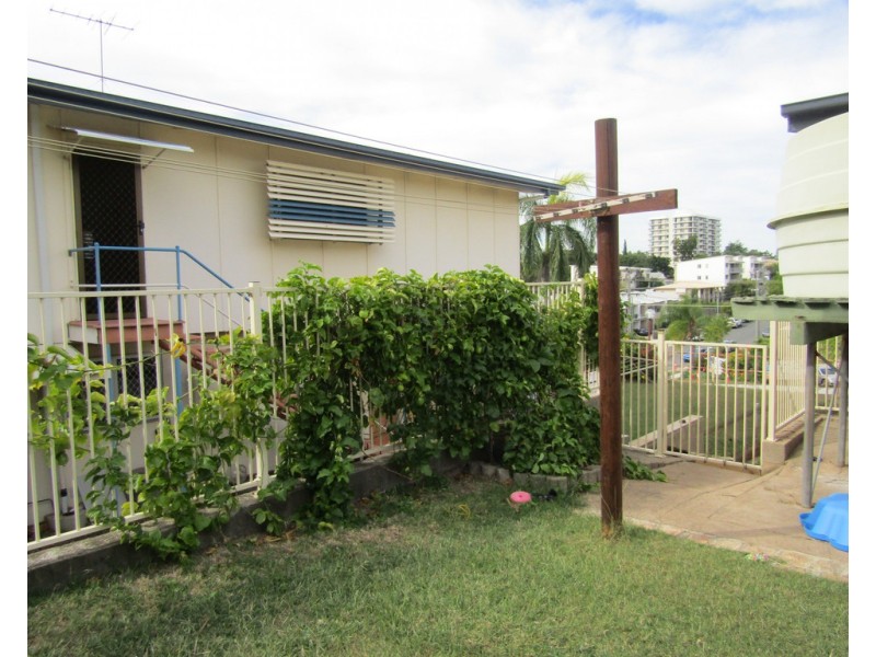 35 ROSSELLA STREET, West Gladstone QLD 4680