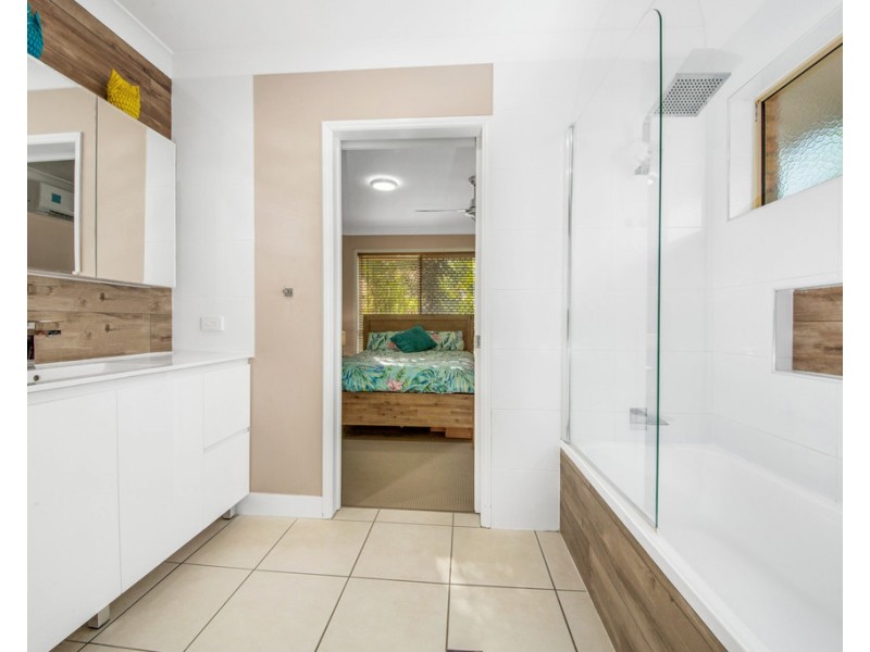 39 PENDA AVENUE, New Auckland QLD 4680
