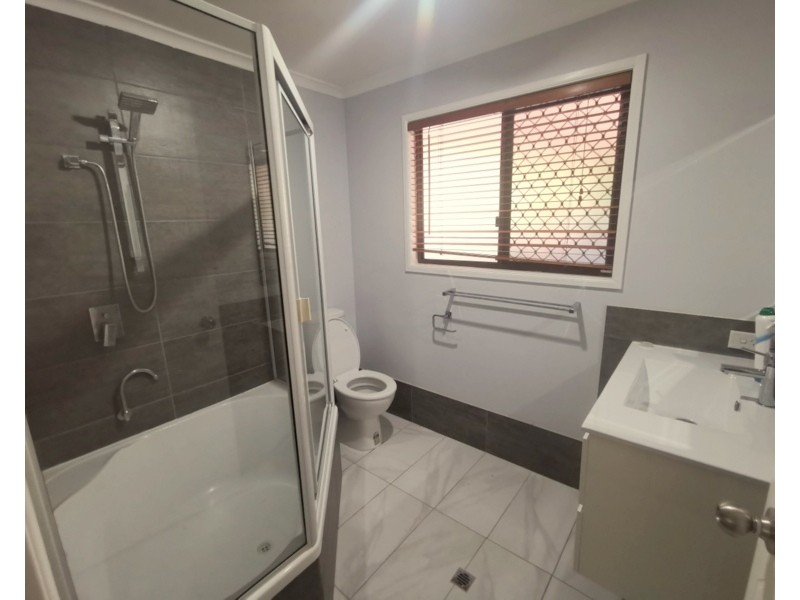 2/50 OXLEY DRIVE, South Gladstone QLD 4680