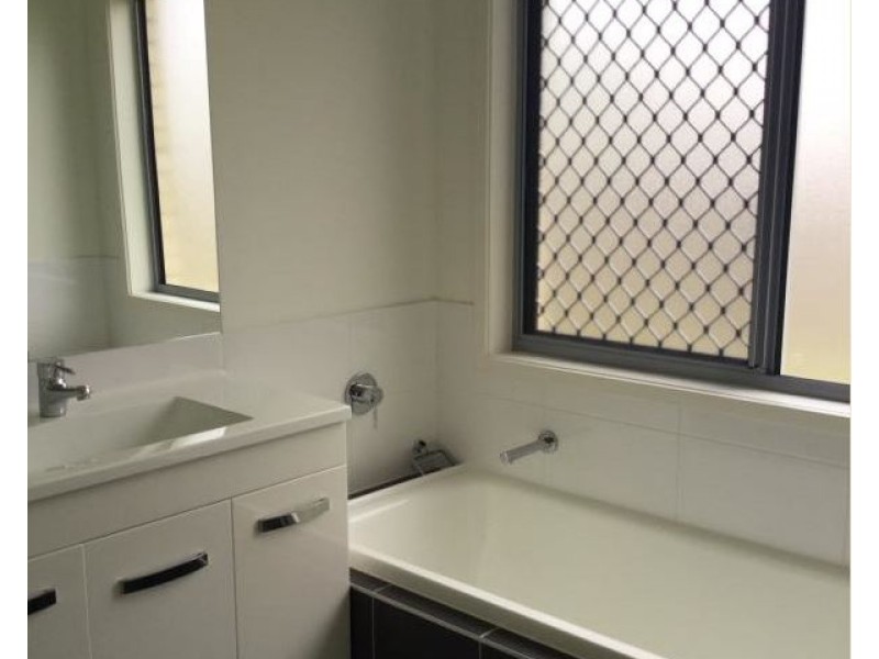 16 Sundew, New Auckland QLD 4680