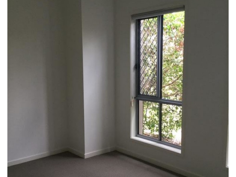 16 Sundew, New Auckland QLD 4680