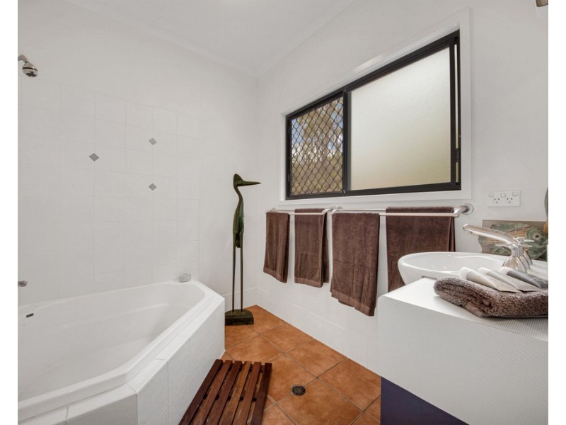 22 Dame Pattie Avenue, Clinton QLD 4680