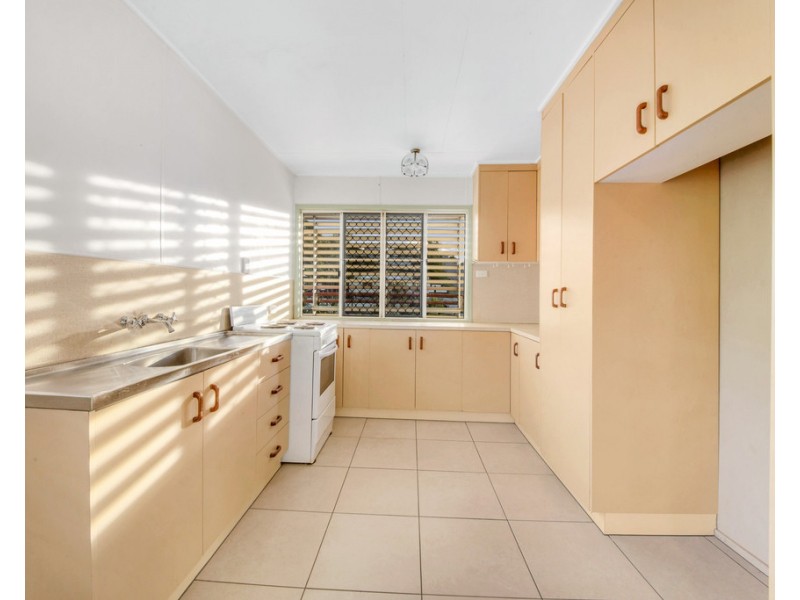 22 Charles Street, West Gladstone QLD 4680