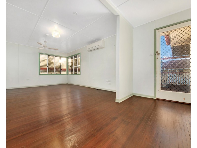 22 Charles Street, West Gladstone QLD 4680