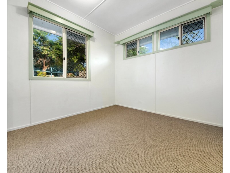 22 Charles Street, West Gladstone QLD 4680