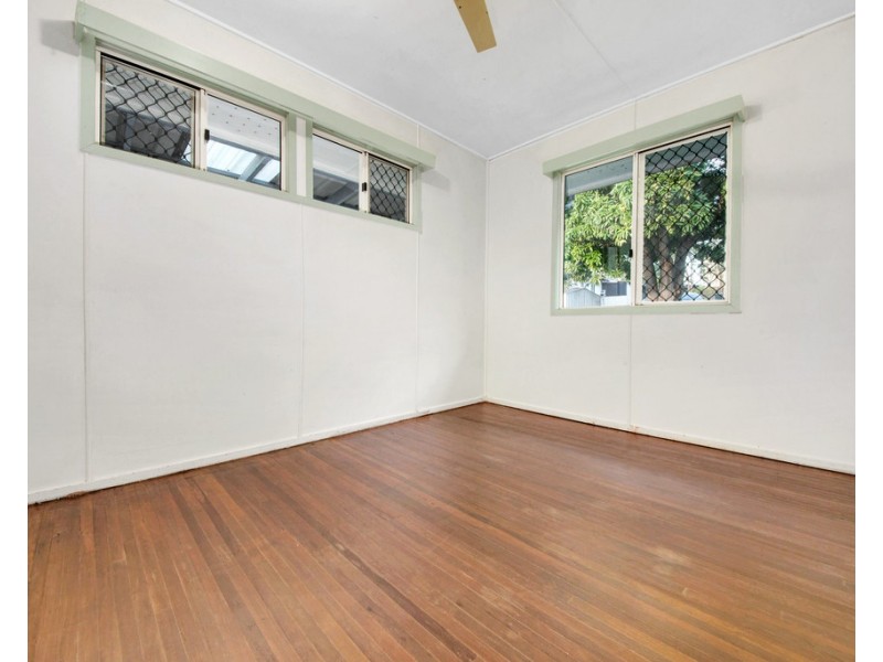 22 Charles Street, West Gladstone QLD 4680