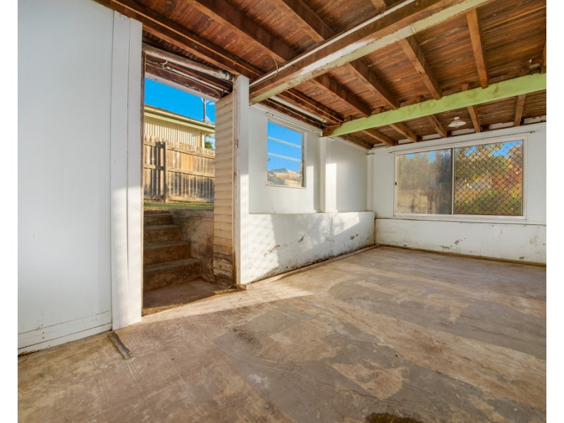 22 Charles Street, West Gladstone QLD 4680