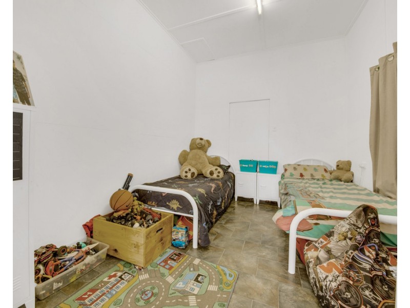 33 O’CONNELL STREET, Barney Point QLD 4680