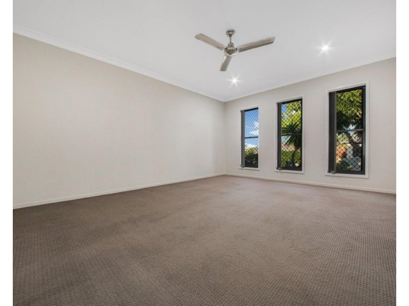 18 REDGUM DRIVE, Kirkwood QLD 4680