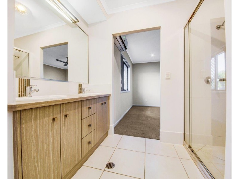 18 REDGUM DRIVE, Kirkwood QLD 4680