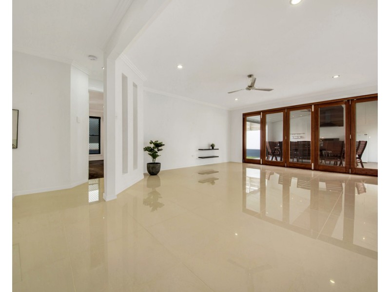 13 Dean Street, Glen Eden QLD 4680