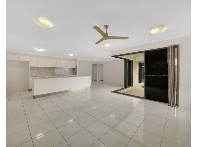 5 SUNDEW STREET, New Auckland QLD 4680