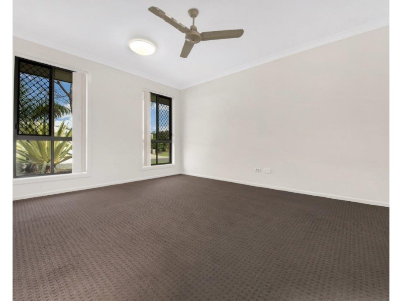 5 SUNDEW STREET, New Auckland QLD 4680