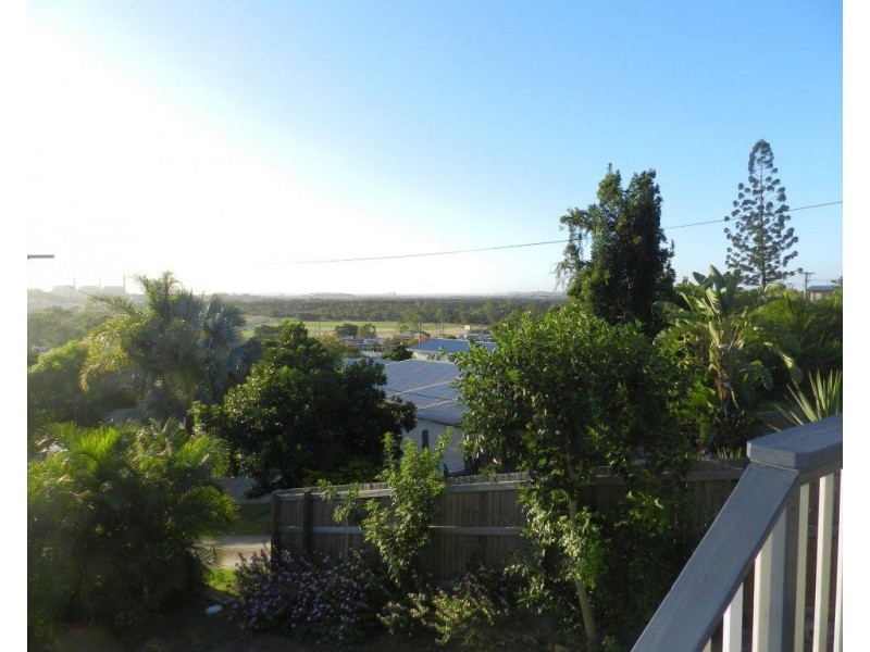 11 BERRINGAR LANE, West Gladstone QLD 4680