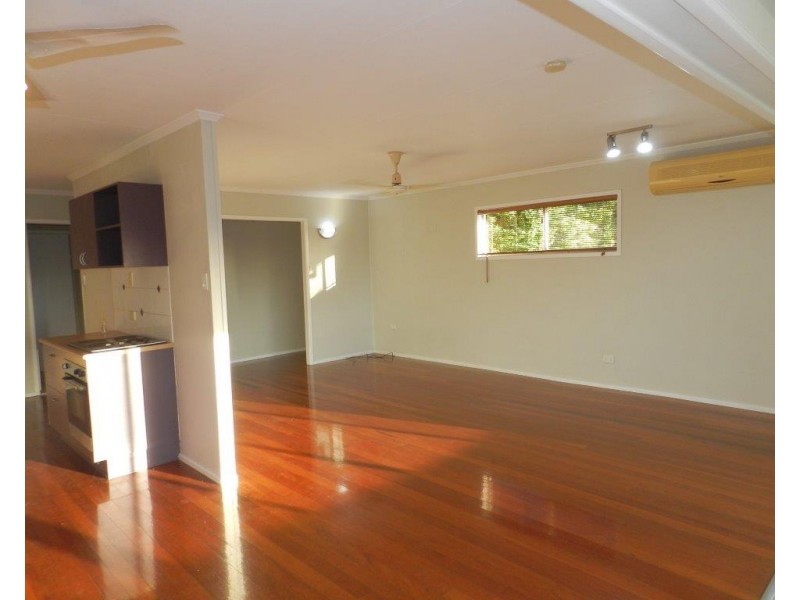 11 BERRINGAR LANE, West Gladstone QLD 4680