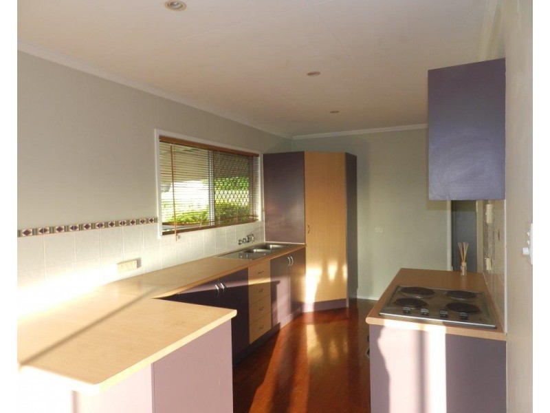 11 BERRINGAR LANE, West Gladstone QLD 4680