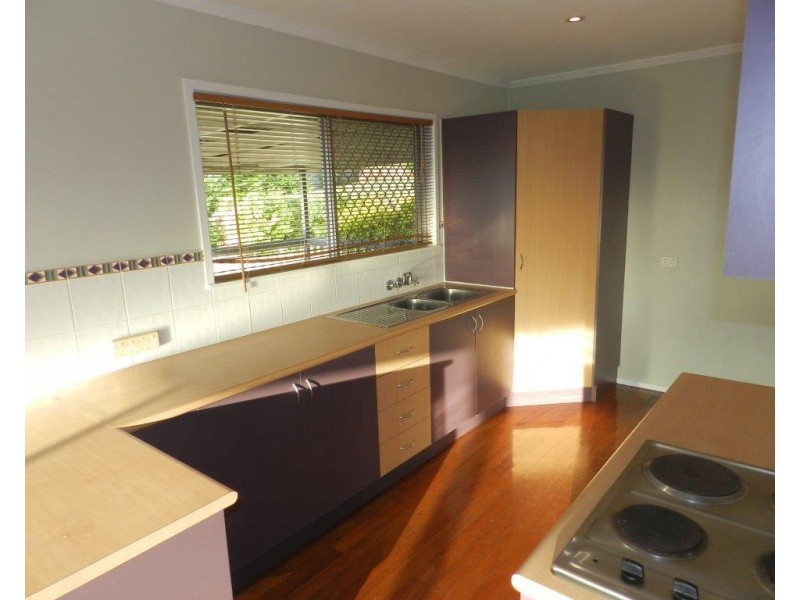 11 BERRINGAR LANE, West Gladstone QLD 4680