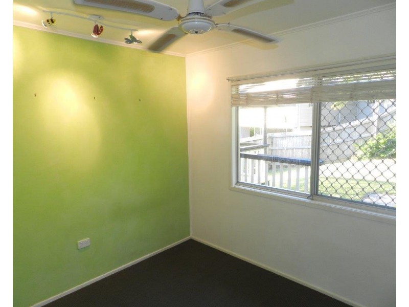 11 BERRINGAR LANE, West Gladstone QLD 4680