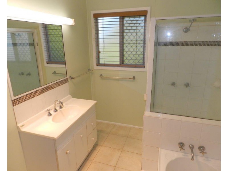 11 BERRINGAR LANE, West Gladstone QLD 4680