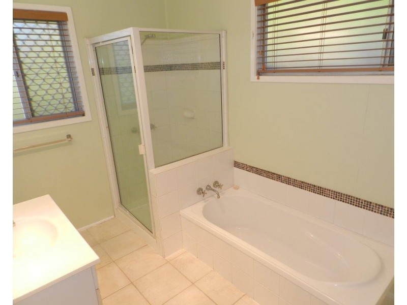 11 BERRINGAR LANE, West Gladstone QLD 4680