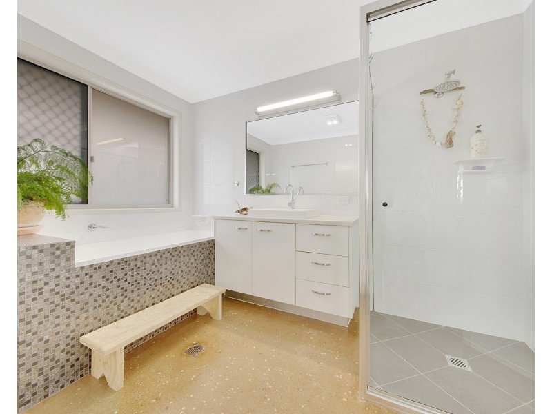 12 Wooderson Road, Wooderson QLD 4680