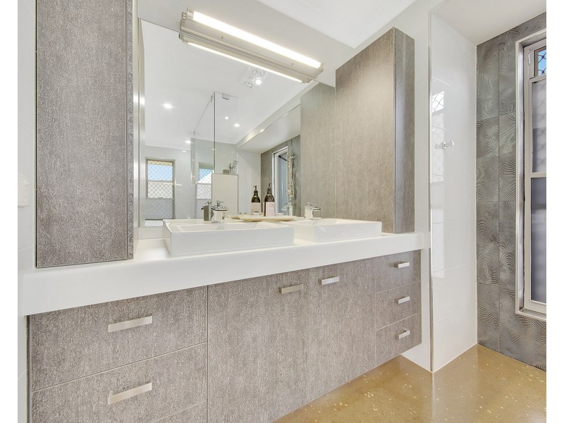 12 Wooderson Road, Wooderson QLD 4680