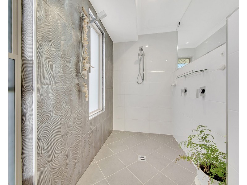 12 Wooderson Road, Wooderson QLD 4680