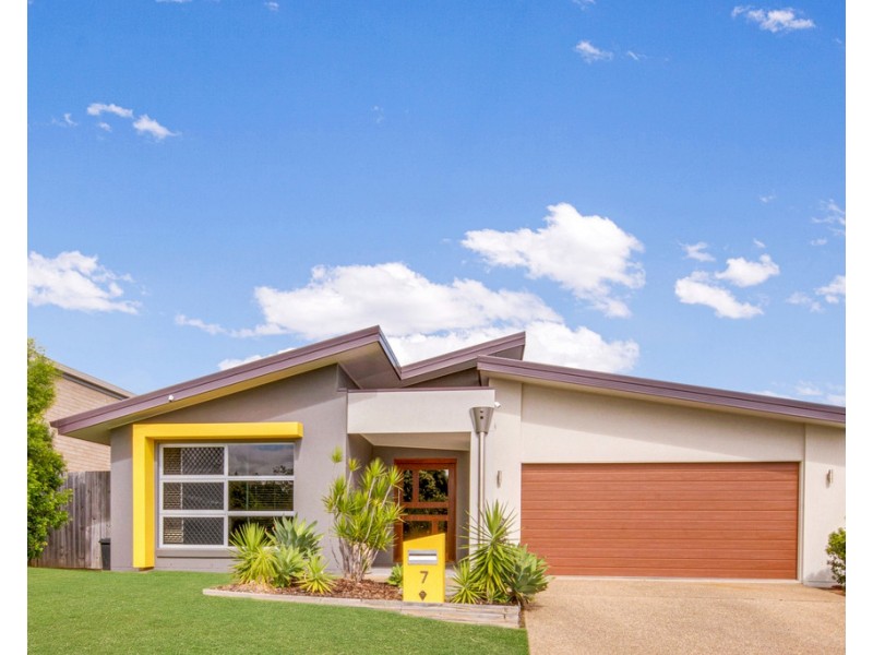 7 Kroombit Terrace, New Auckland QLD 4680