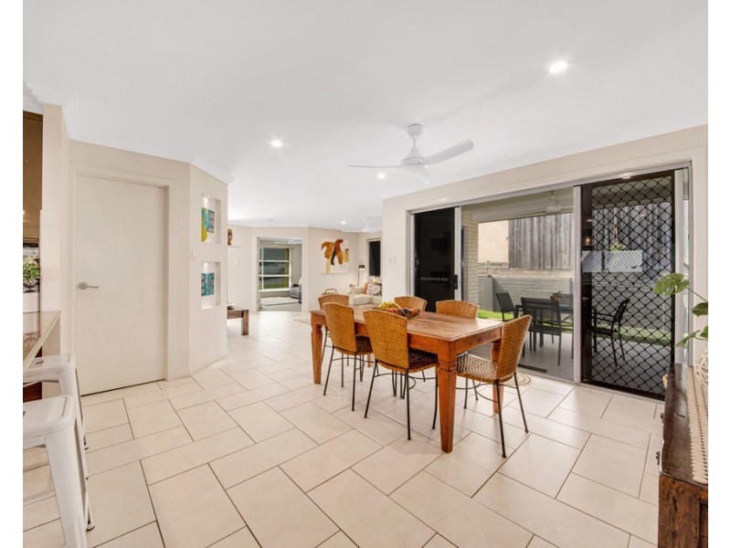 7 Kroombit Terrace, New Auckland QLD 4680