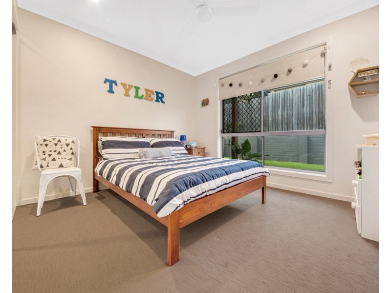 7 Kroombit Terrace, New Auckland QLD 4680