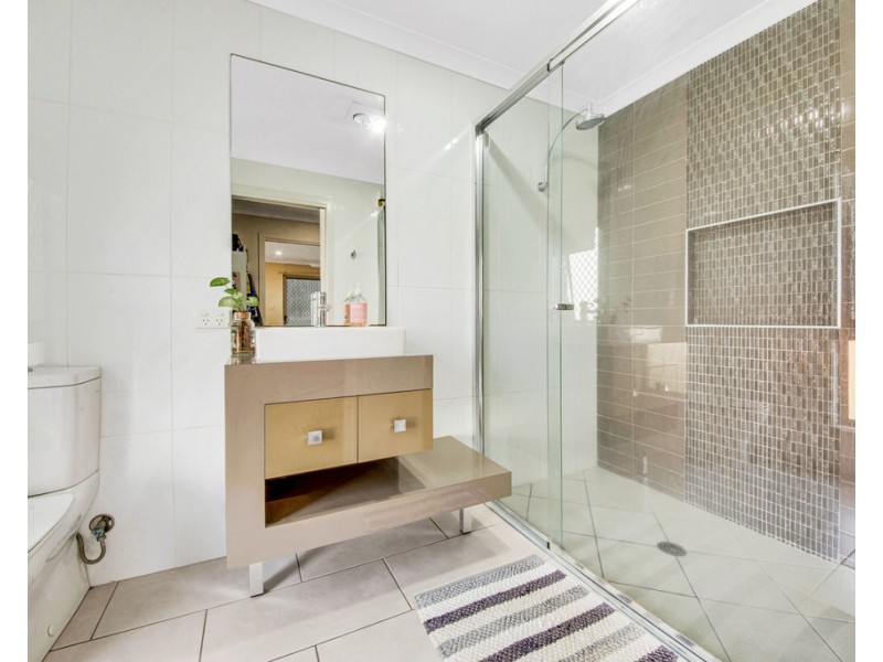 7 Kroombit Terrace, New Auckland QLD 4680