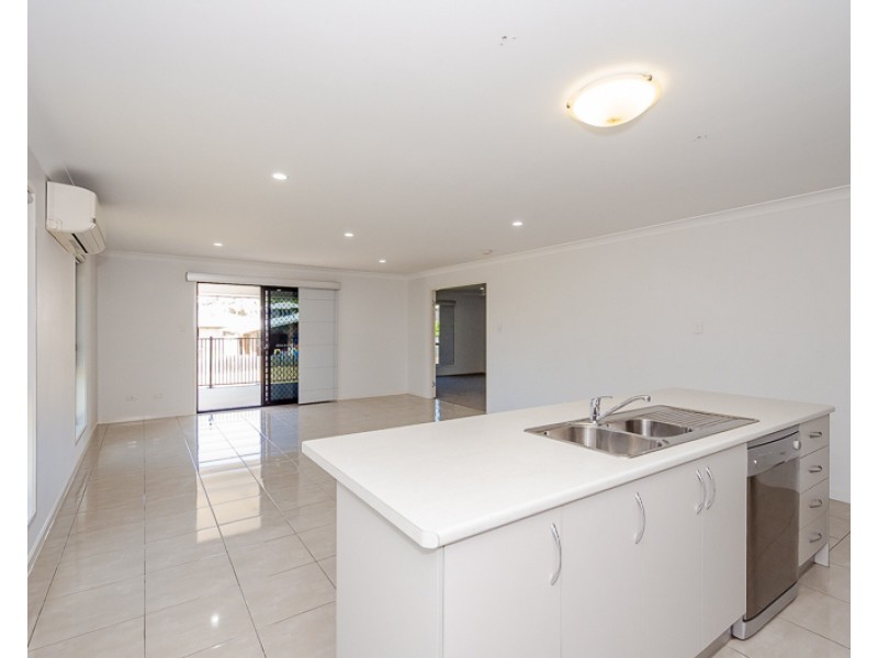 14 Oakdale Drive, Kirkwood QLD 4680