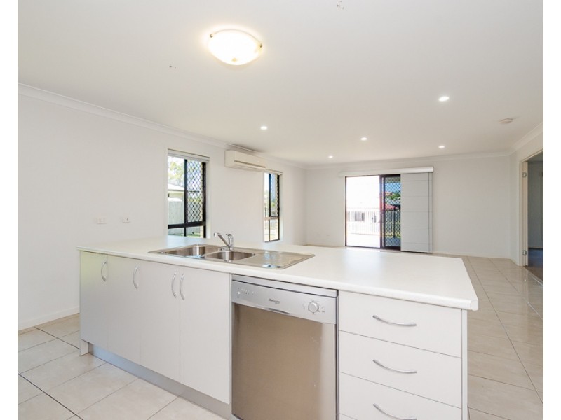 14 Oakdale Drive, Kirkwood QLD 4680