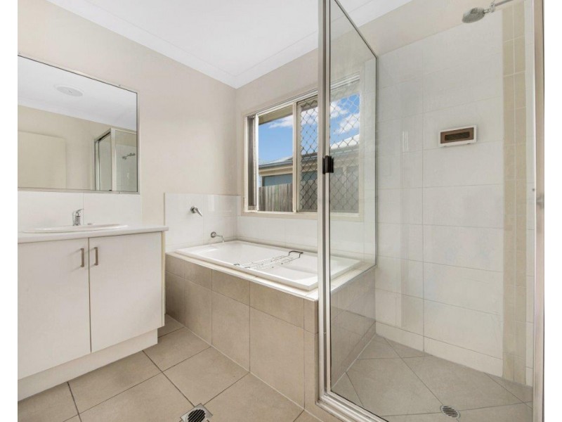 1 Redgum Drive, Kirkwood QLD 4680