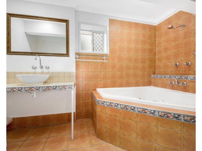 33 Dixon Drive, Telina QLD 4680