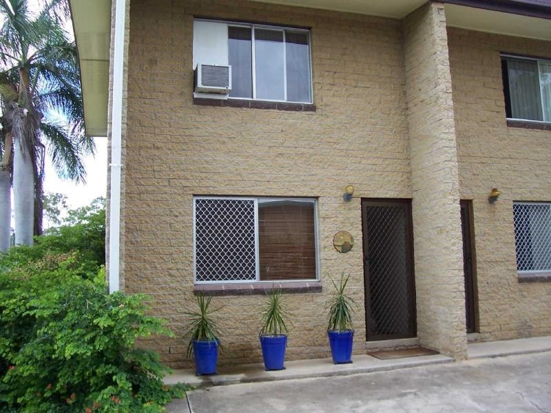 1/37 J Hickey Avenue, Clinton QLD 4680
