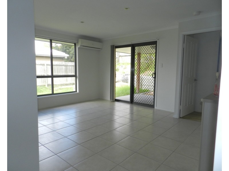 4 Hillview Place, New Auckland QLD 4680