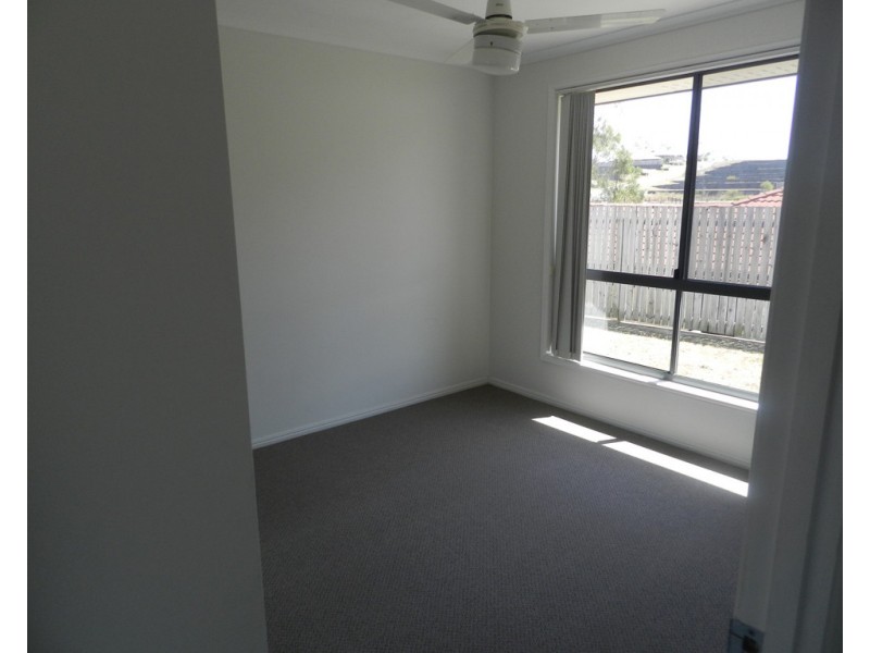 4 Hillview Place, New Auckland QLD 4680