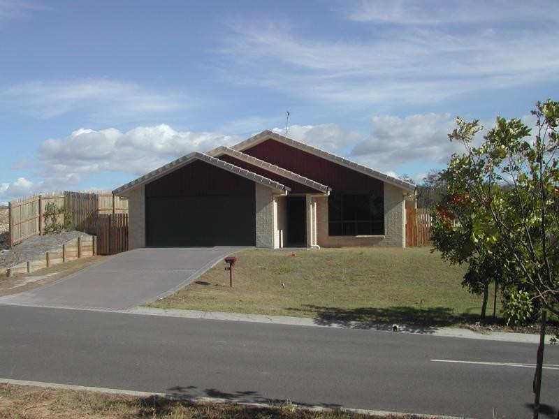 14 Skyline Drive, New Auckland QLD 4680