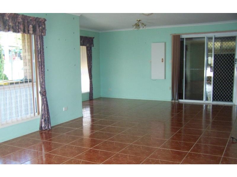 2 Earls Court, Telina QLD 4680