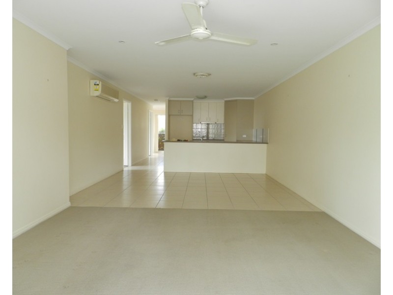2/17 Wickes Street, New Auckland QLD 4680