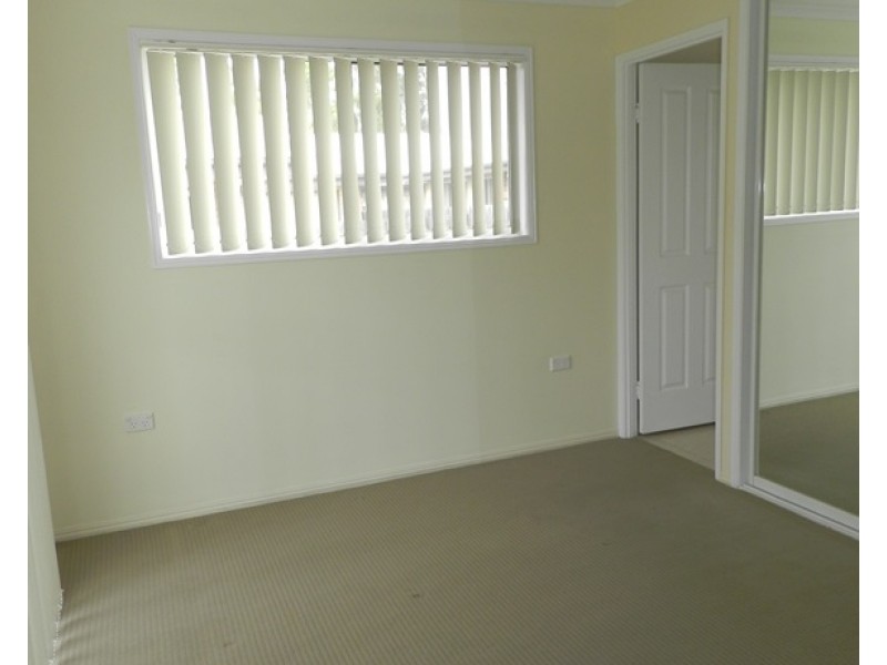 2/17 Wickes Street, New Auckland QLD 4680